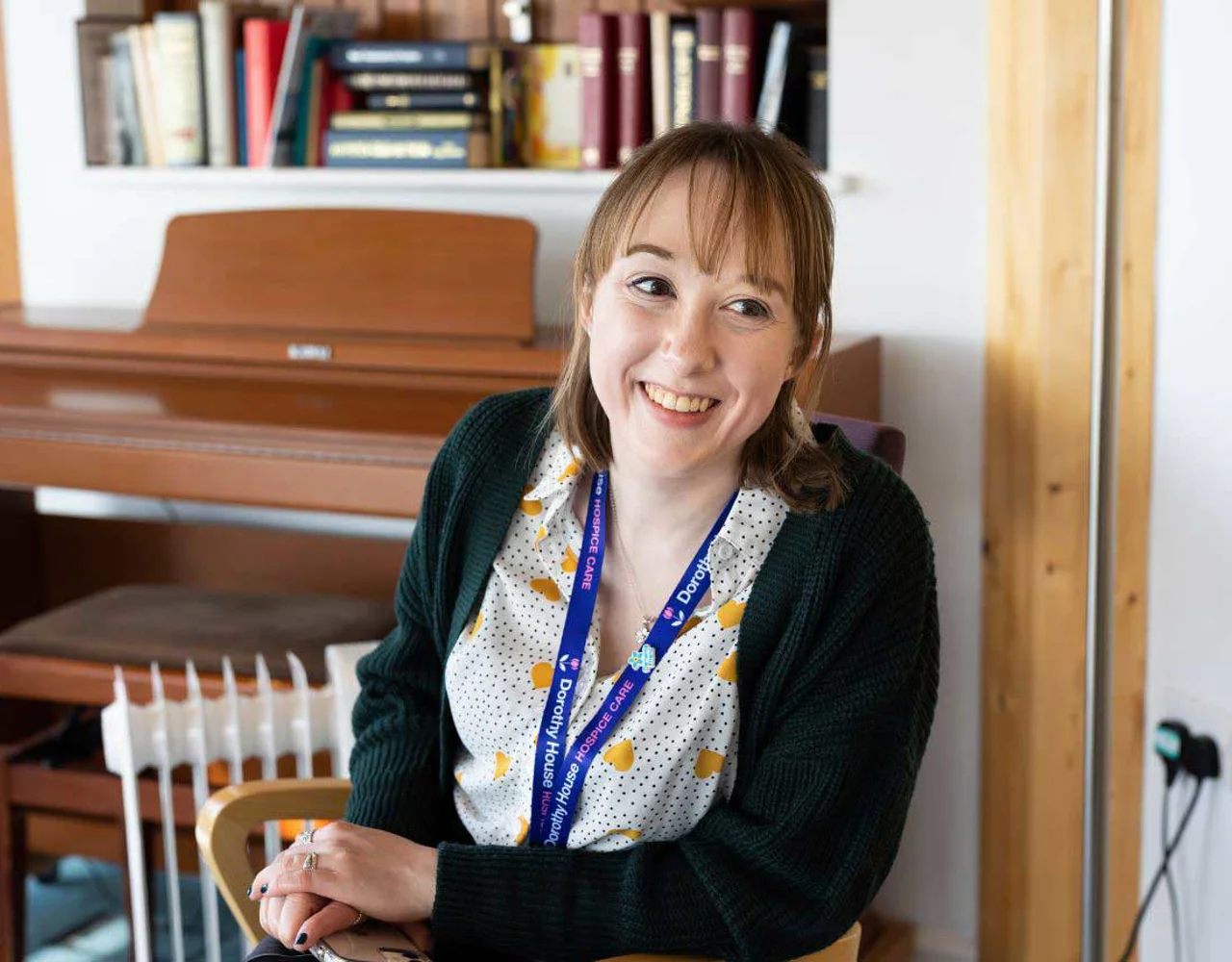 Amy Suzy Slemen sat at a desk